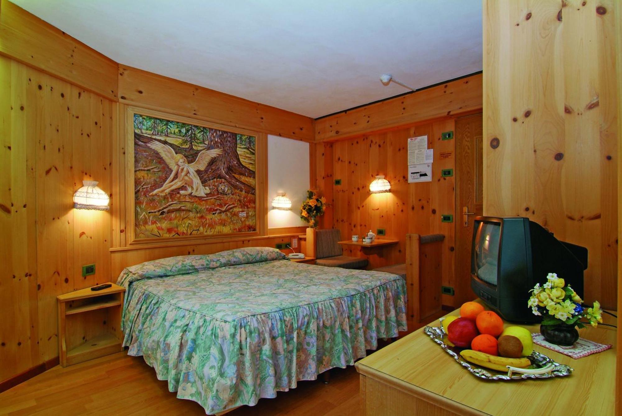 Hotel Erika Madonna di Campiglio Ngoại thất bức ảnh